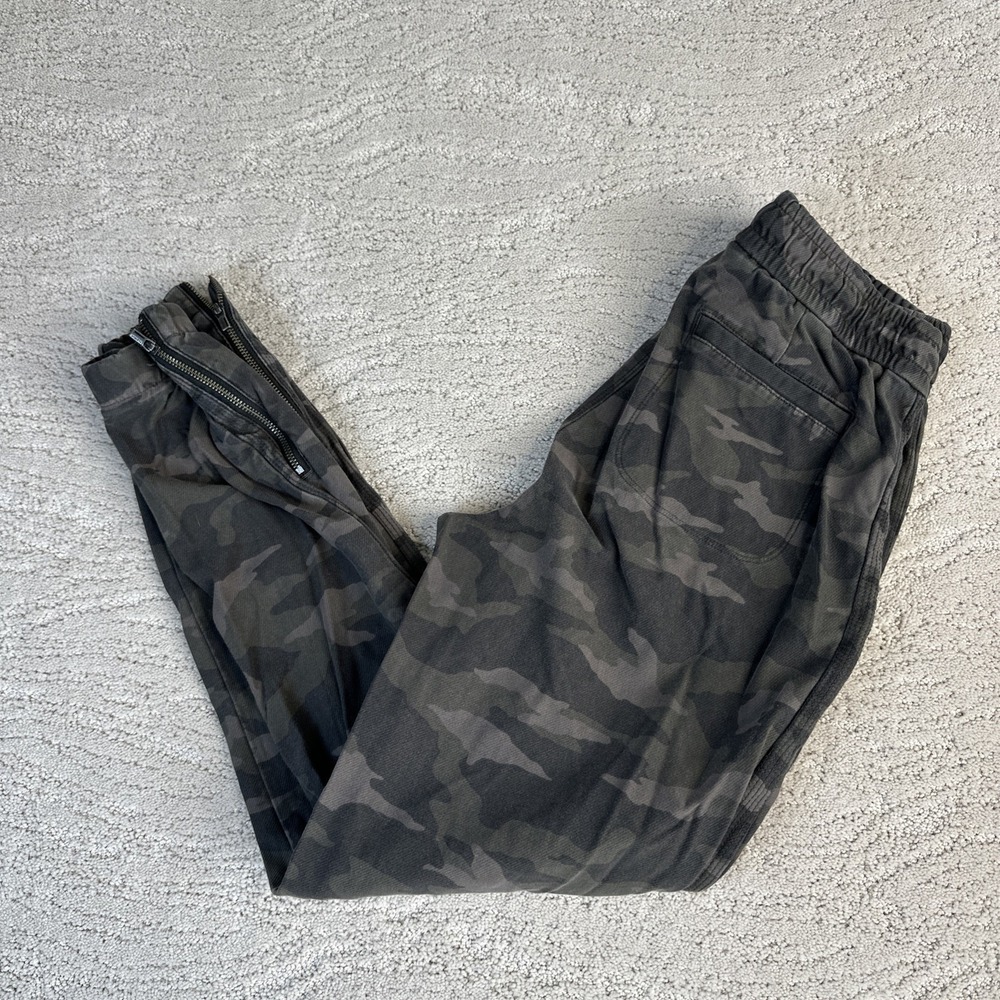Women's Athleta Size 2 Farallon Pant Jogger‎ Camo Sweatpants